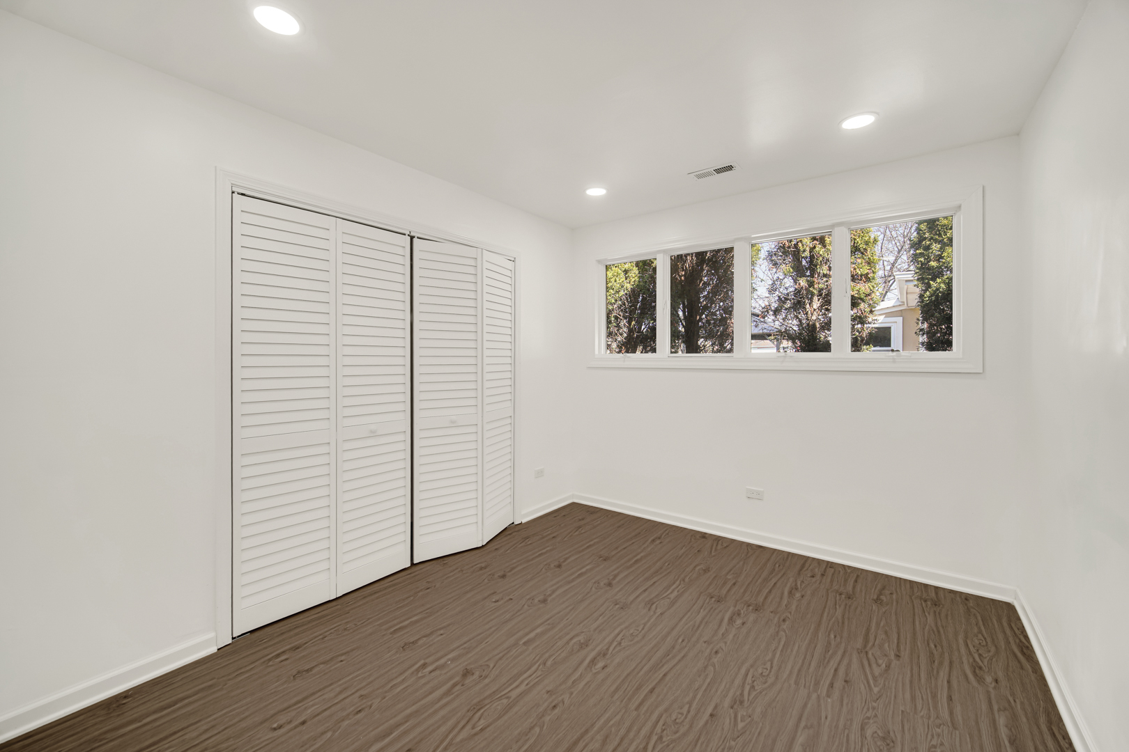 942 W Villa Drive, Des Plaines, IL 60016