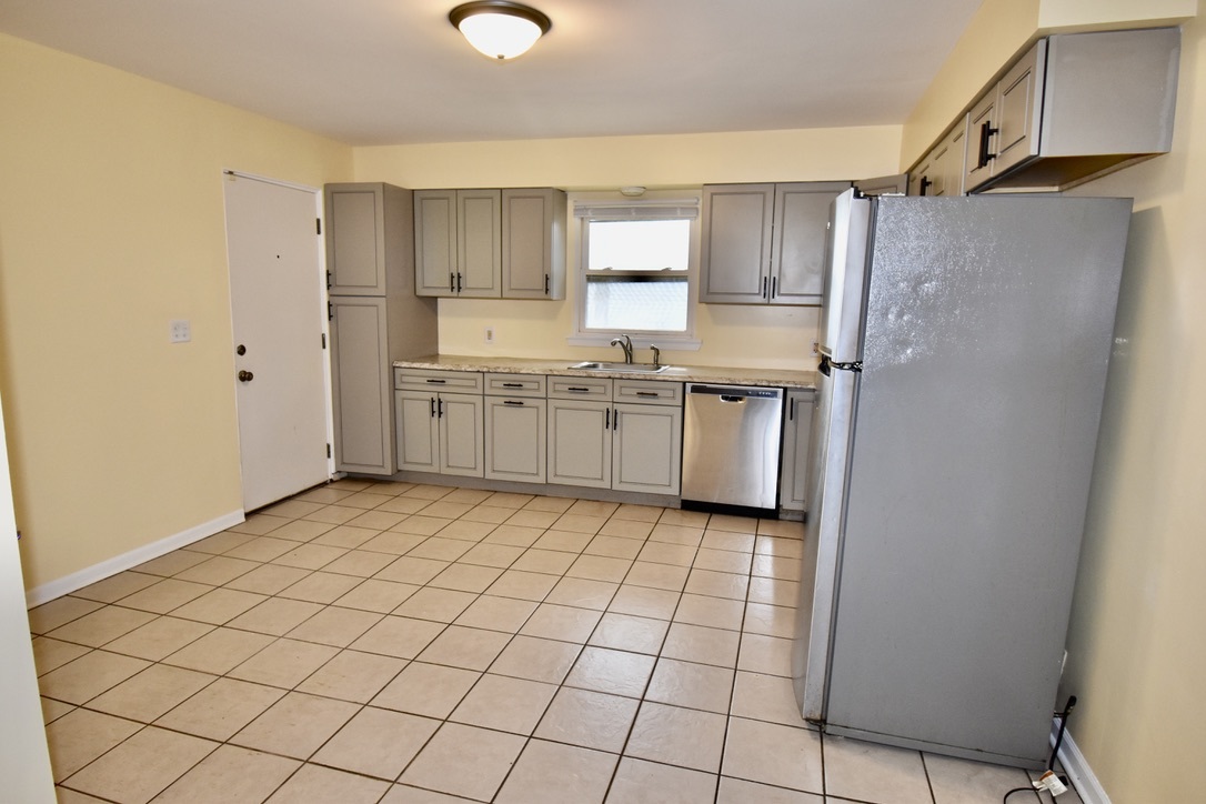 3855 Grand Avenue, Gurnee, IL 60031