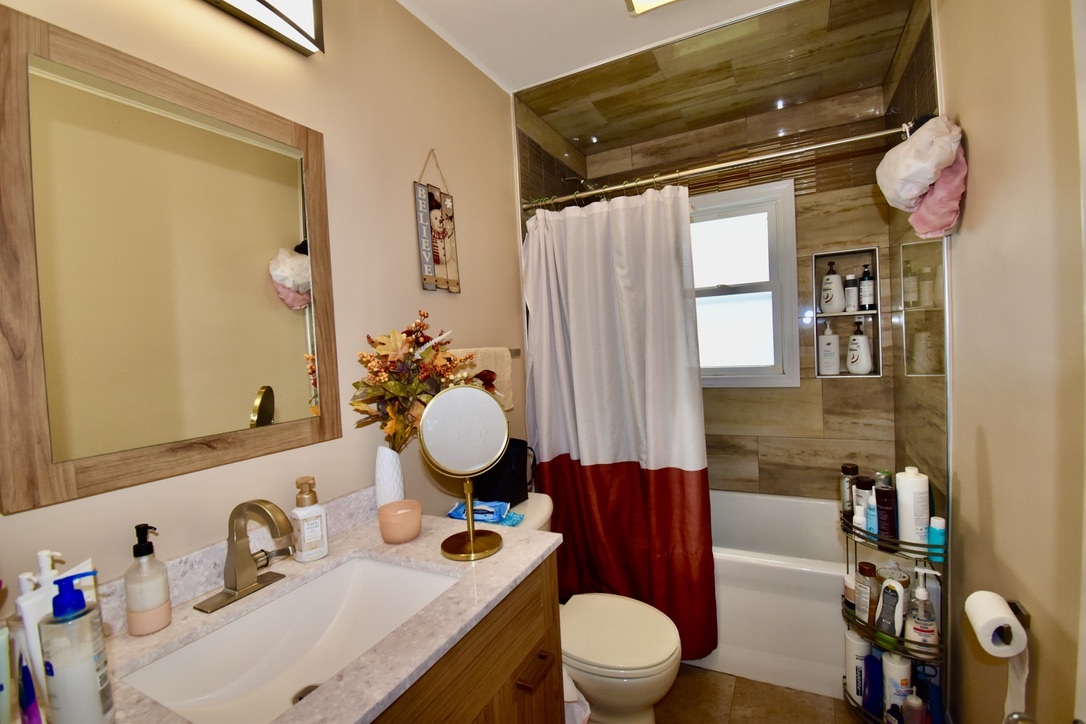 3855 Grand Avenue, Gurnee, IL 60031