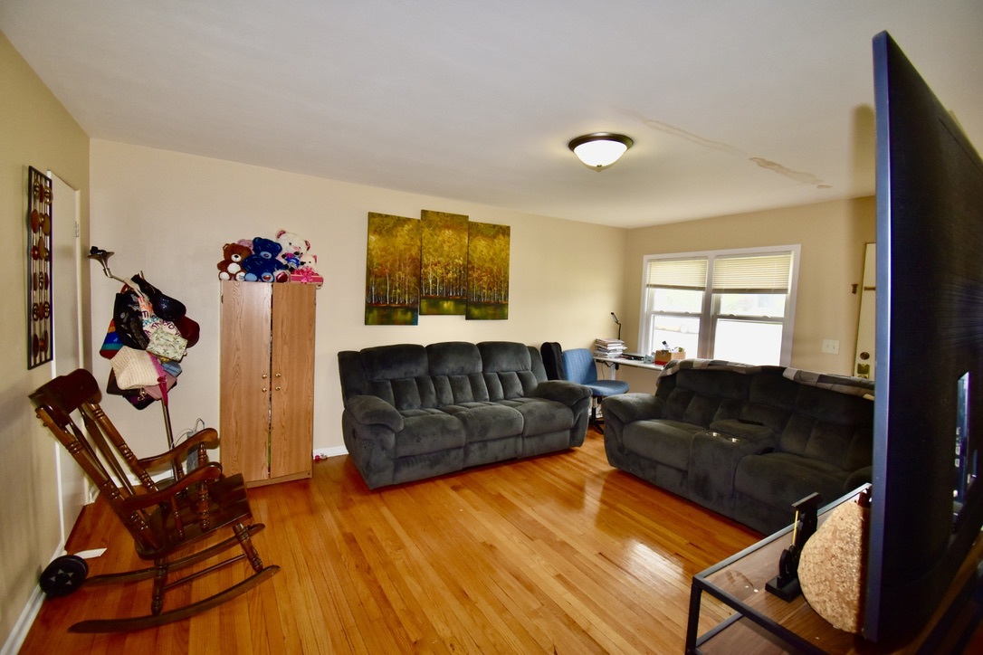 3855 Grand Avenue, Gurnee, IL 60031