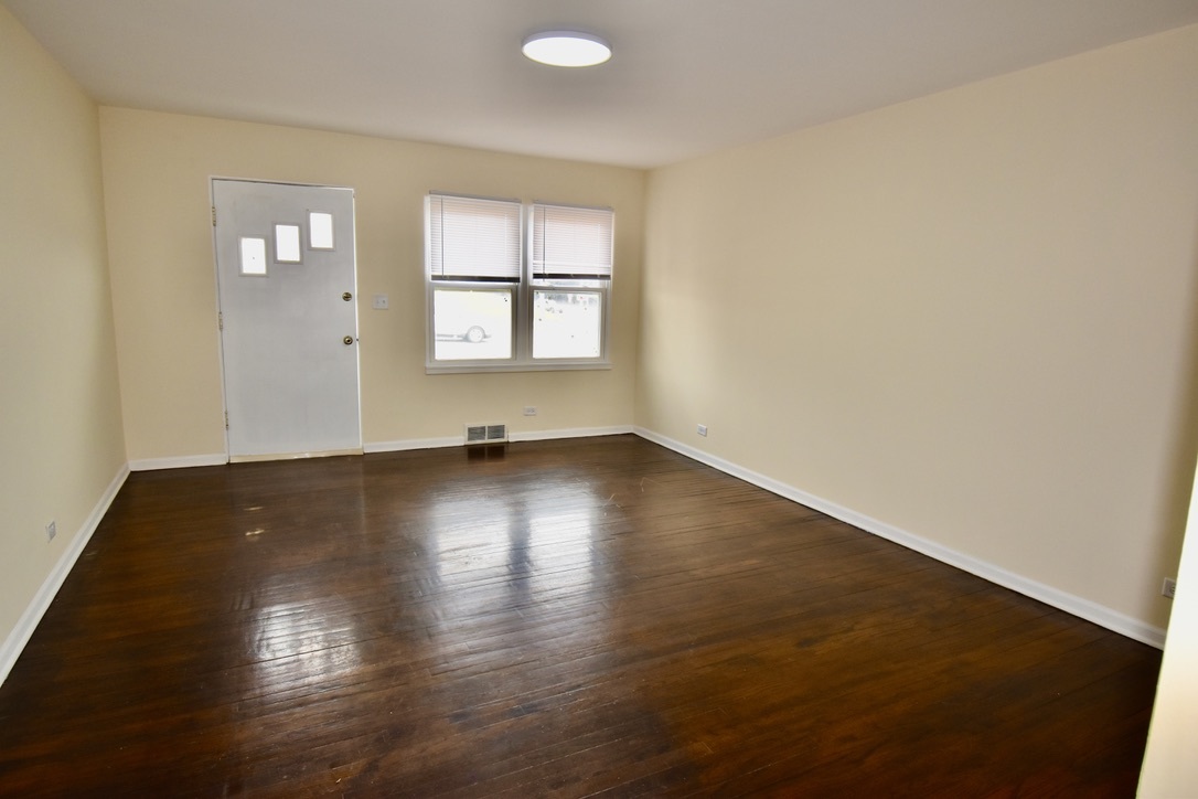 3855 Grand Avenue, Gurnee, IL 60031
