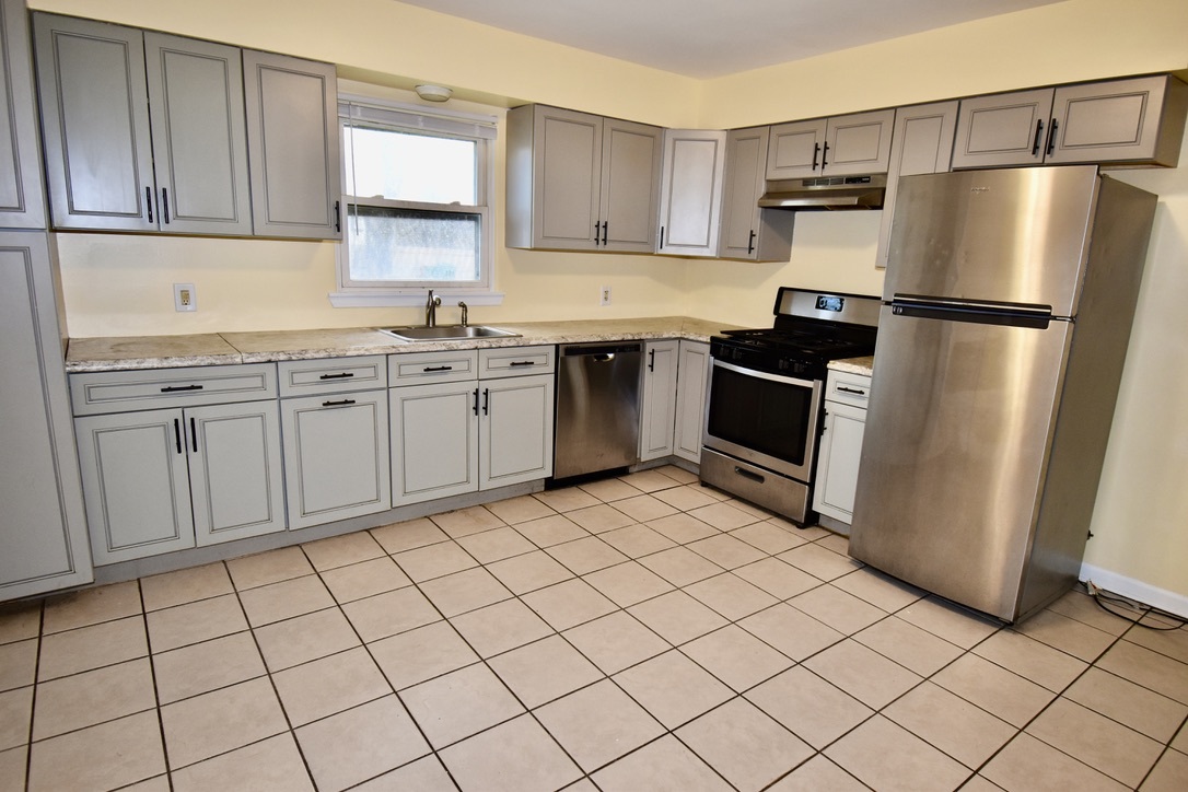 3855 Grand Avenue, Gurnee, IL 60031