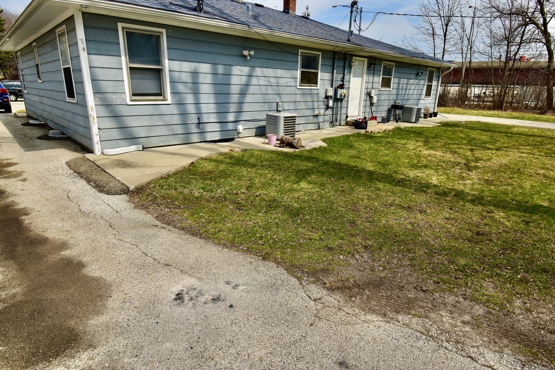 3855 Grand Avenue, Gurnee, IL 60031