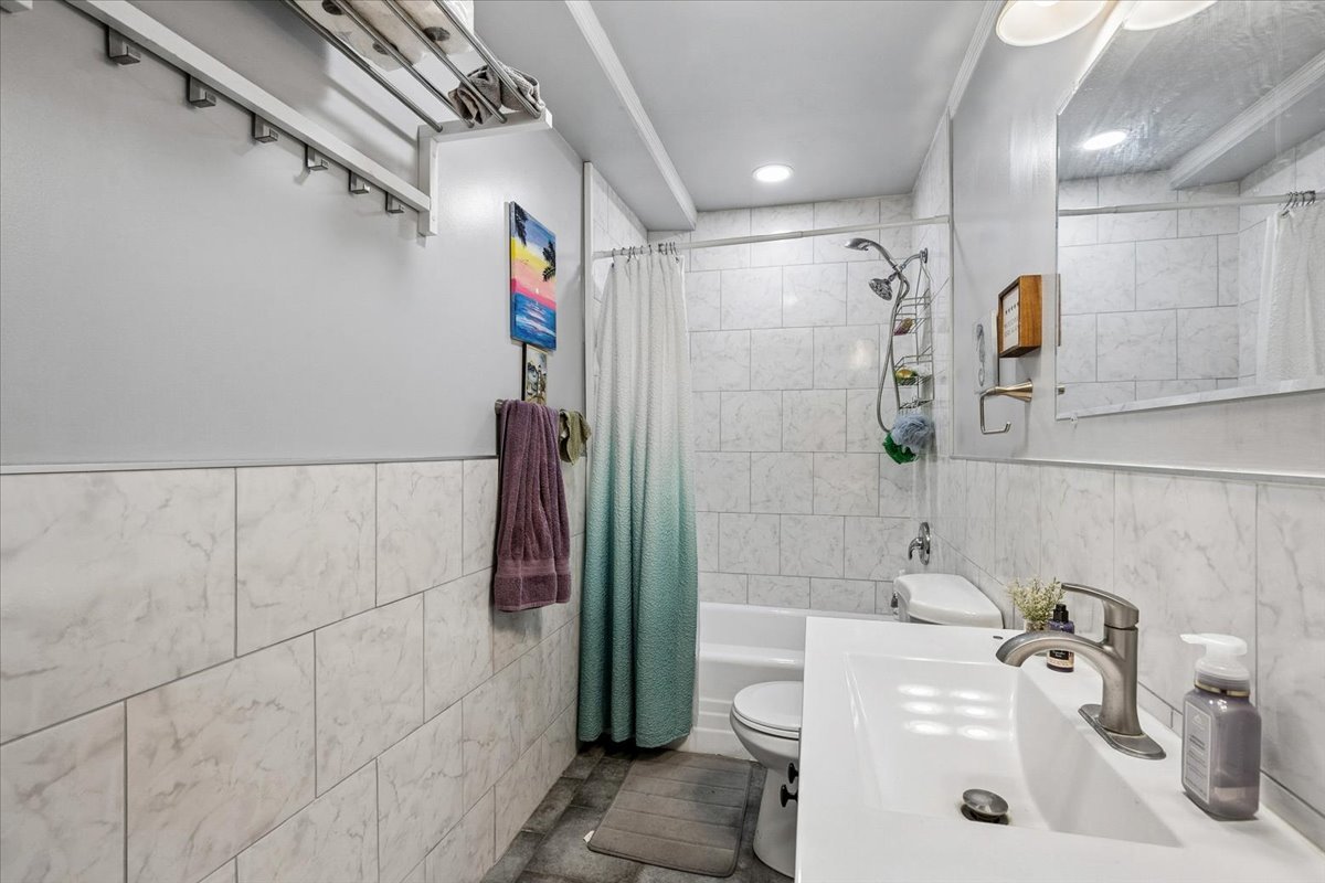 2217 Honore Avenue, North Chicago, IL 60064