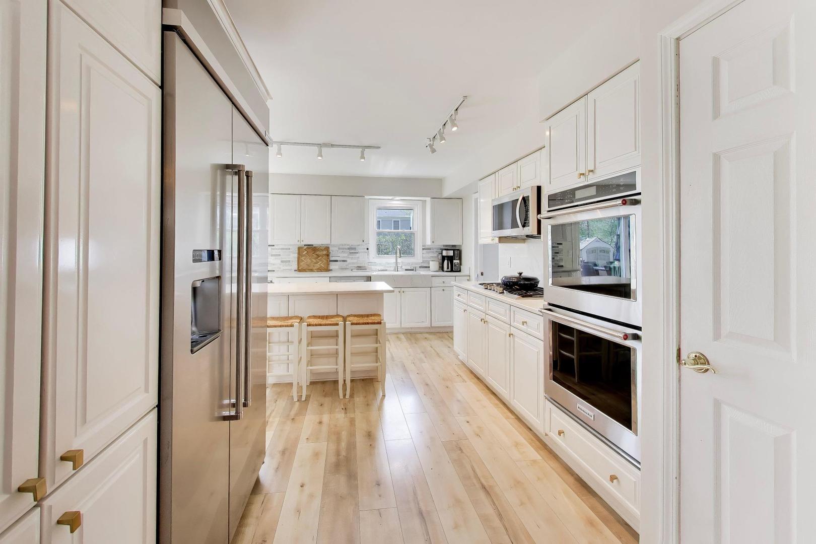 5405 Silentbrook Lane, Rolling Meadows, IL 60008