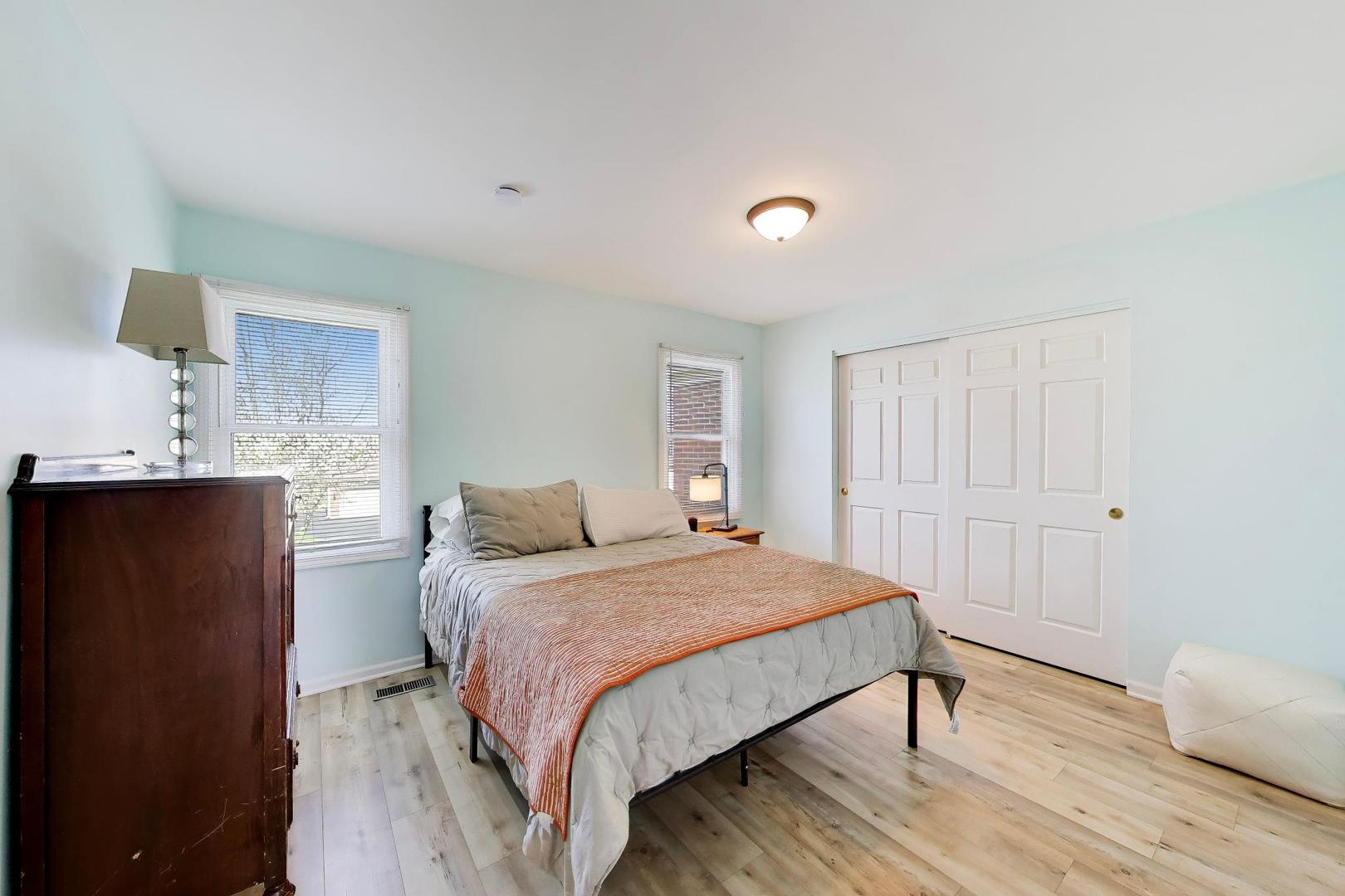 5405 Silentbrook Lane, Rolling Meadows, IL 60008