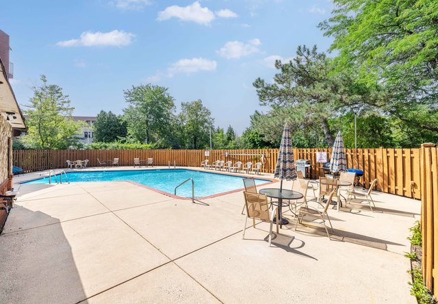 2046 Saint Johns Avenue #3E, Highland Park, IL 60035