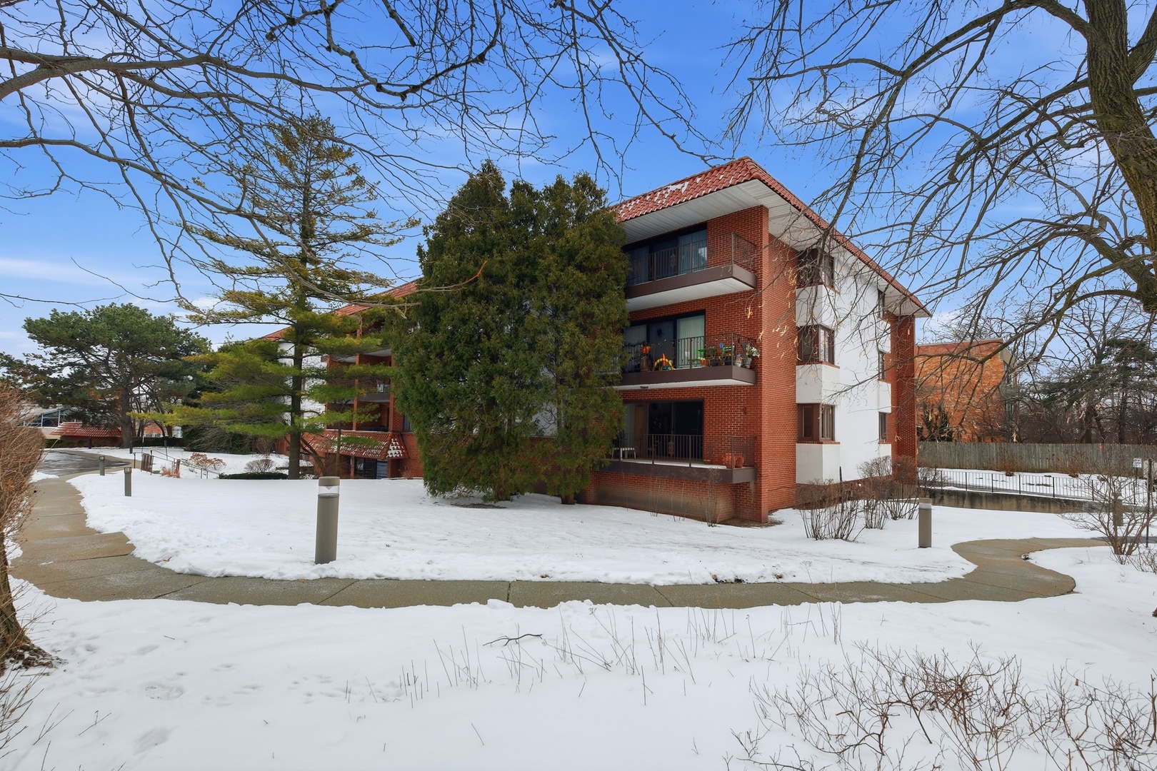 2046 Saint Johns Avenue #3E, Highland Park, IL 60035