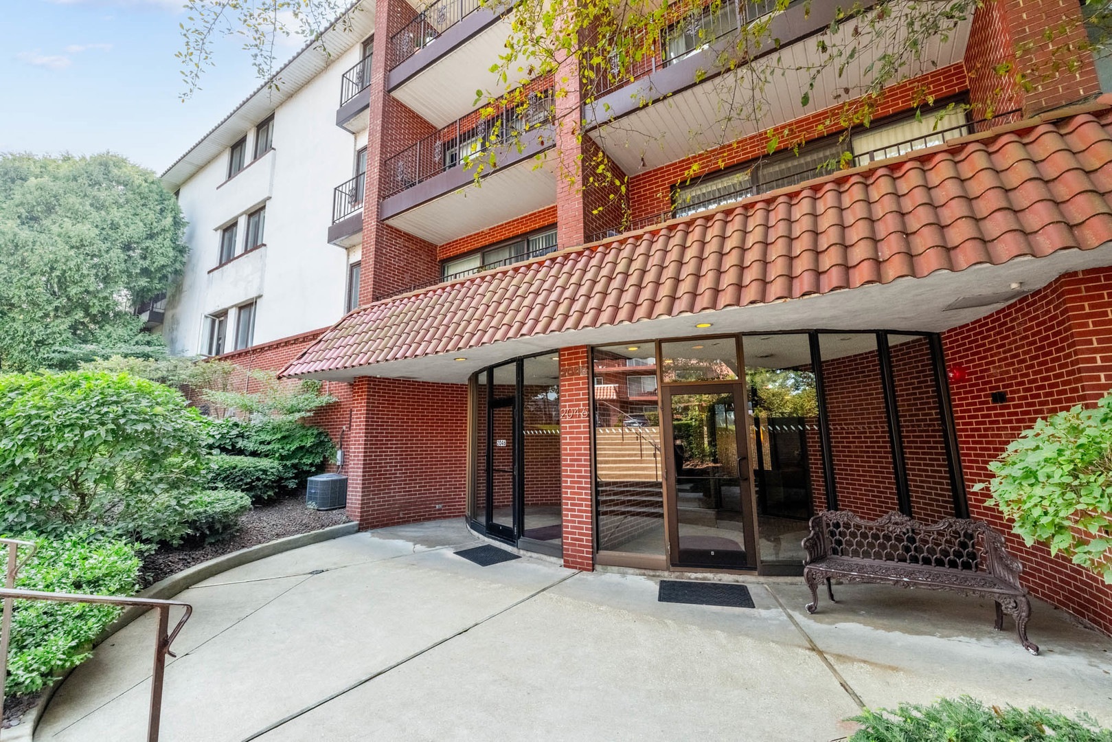 2046 Saint Johns Avenue #3E, Highland Park, IL 60035