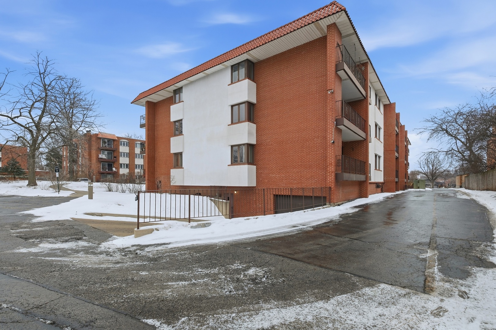 2046 Saint Johns Avenue #3E, Highland Park, IL 60035