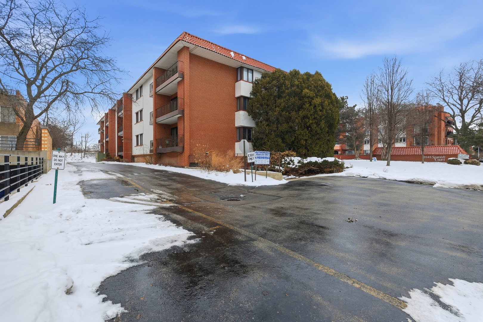 2046 Saint Johns Avenue #3E, Highland Park, IL 60035