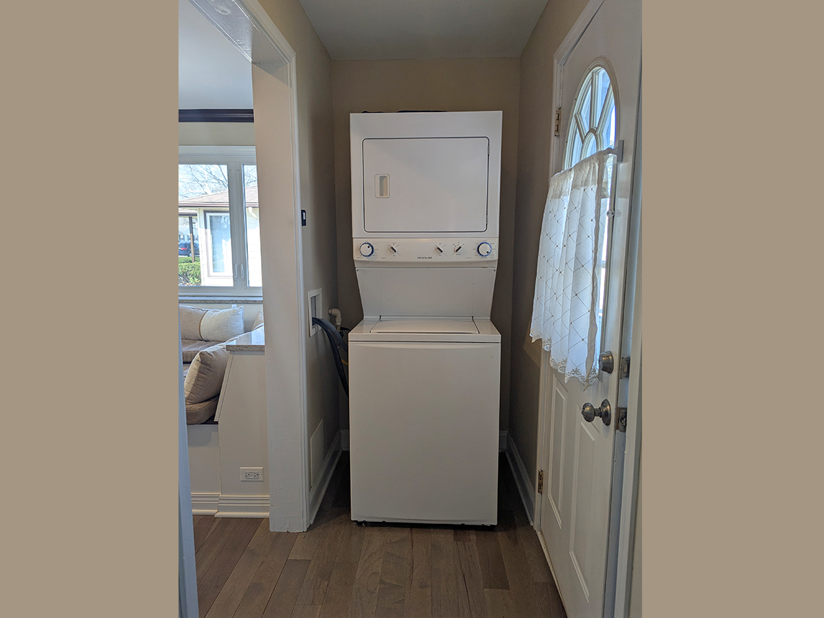 2404 Hawk Lane, Rolling Meadows, IL 60008