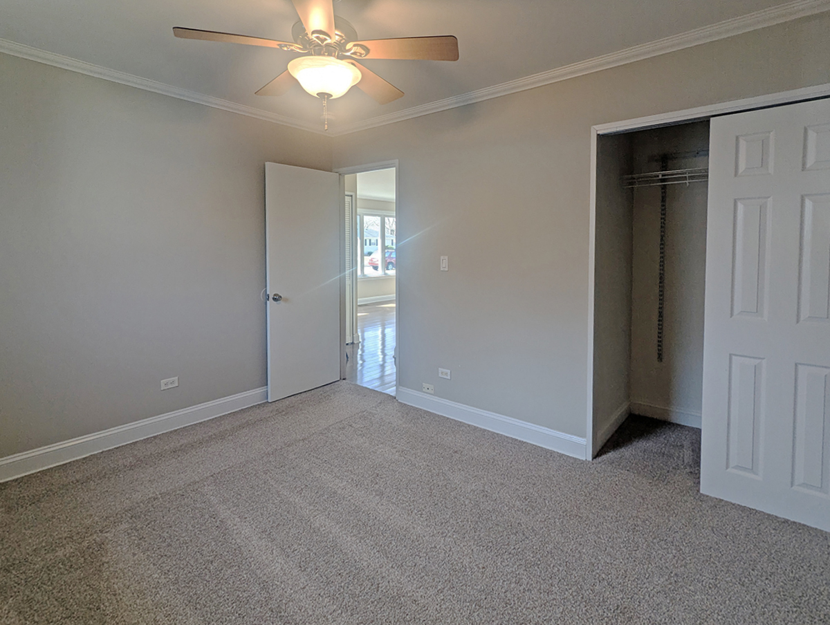 2404 Hawk Lane, Rolling Meadows, IL 60008