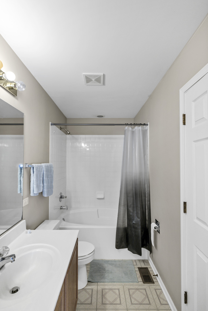 1650 Orchard Court, West Chicago, IL 60185