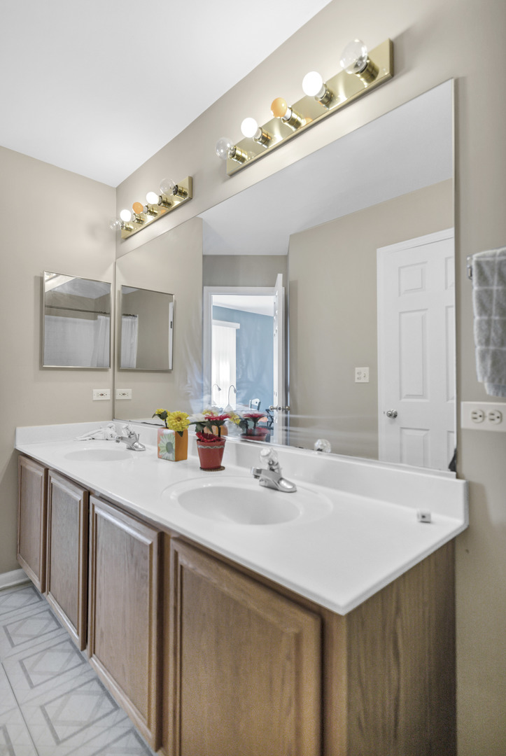 1650 Orchard Court, West Chicago, IL 60185