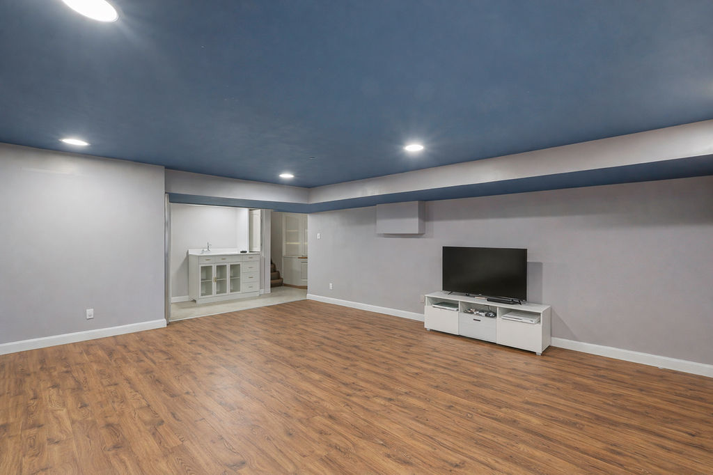 9829 S 51st Avenue, Oak Lawn, IL 60453