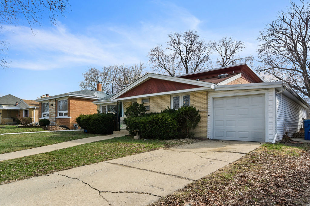 9829 S 51st Avenue, Oak Lawn, IL 60453