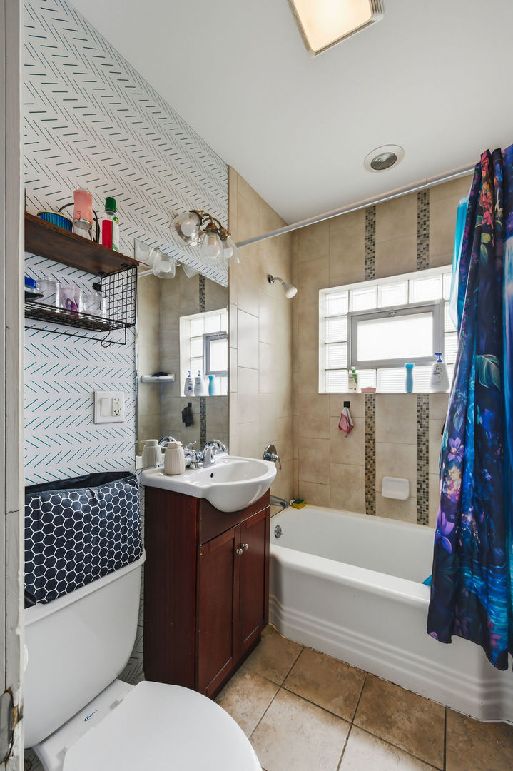 9829 S 51st Avenue, Oak Lawn, IL 60453