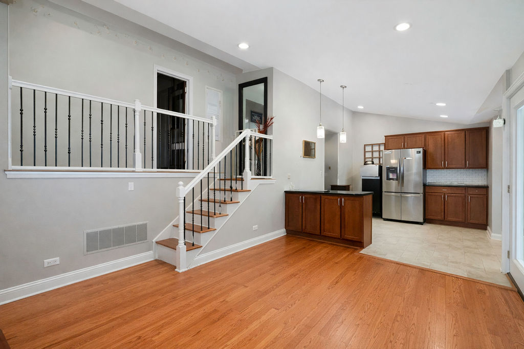 9829 S 51st Avenue, Oak Lawn, IL 60453