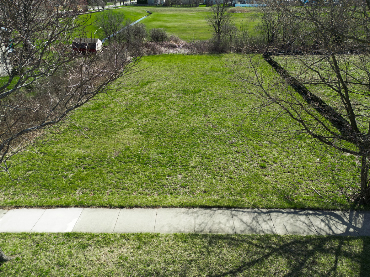 975 Belle Plaine Avenue, Gurnee, IL 60031