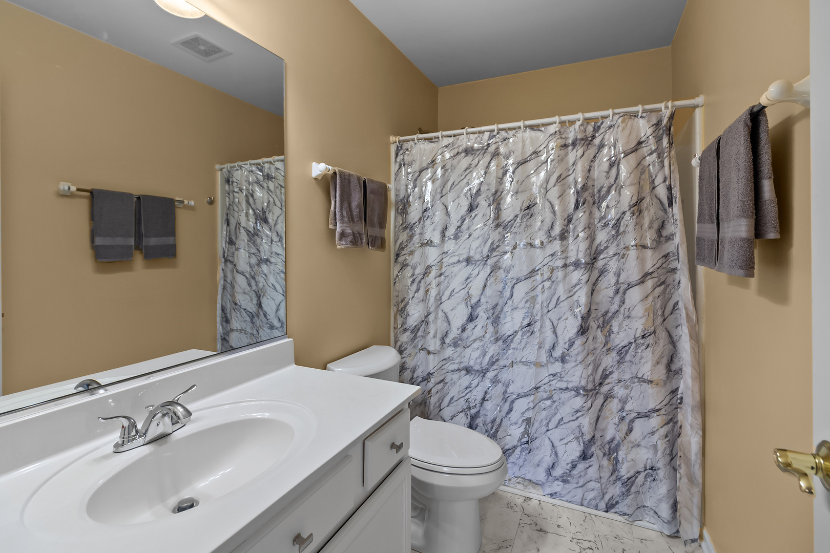 362 N Keswick Circle, Round Lake, IL 60073