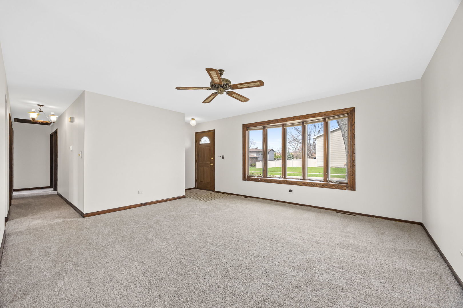 494 Flint Trail, Carol Stream, IL 60188