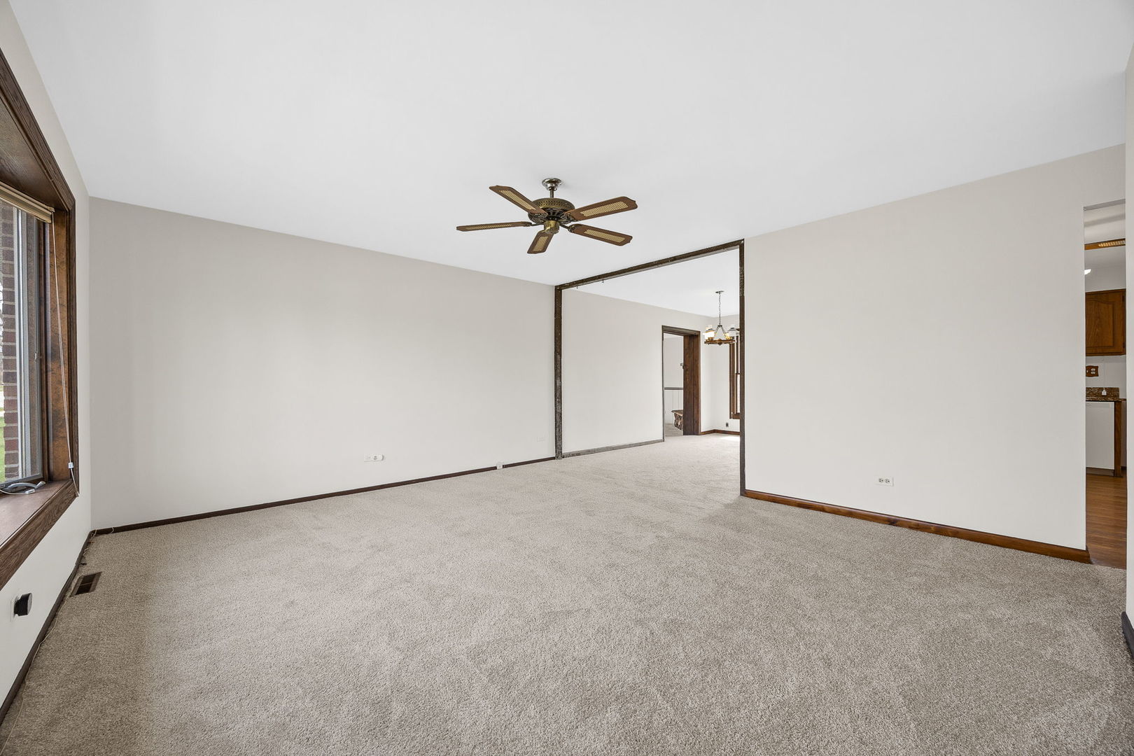 494 Flint Trail, Carol Stream, IL 60188