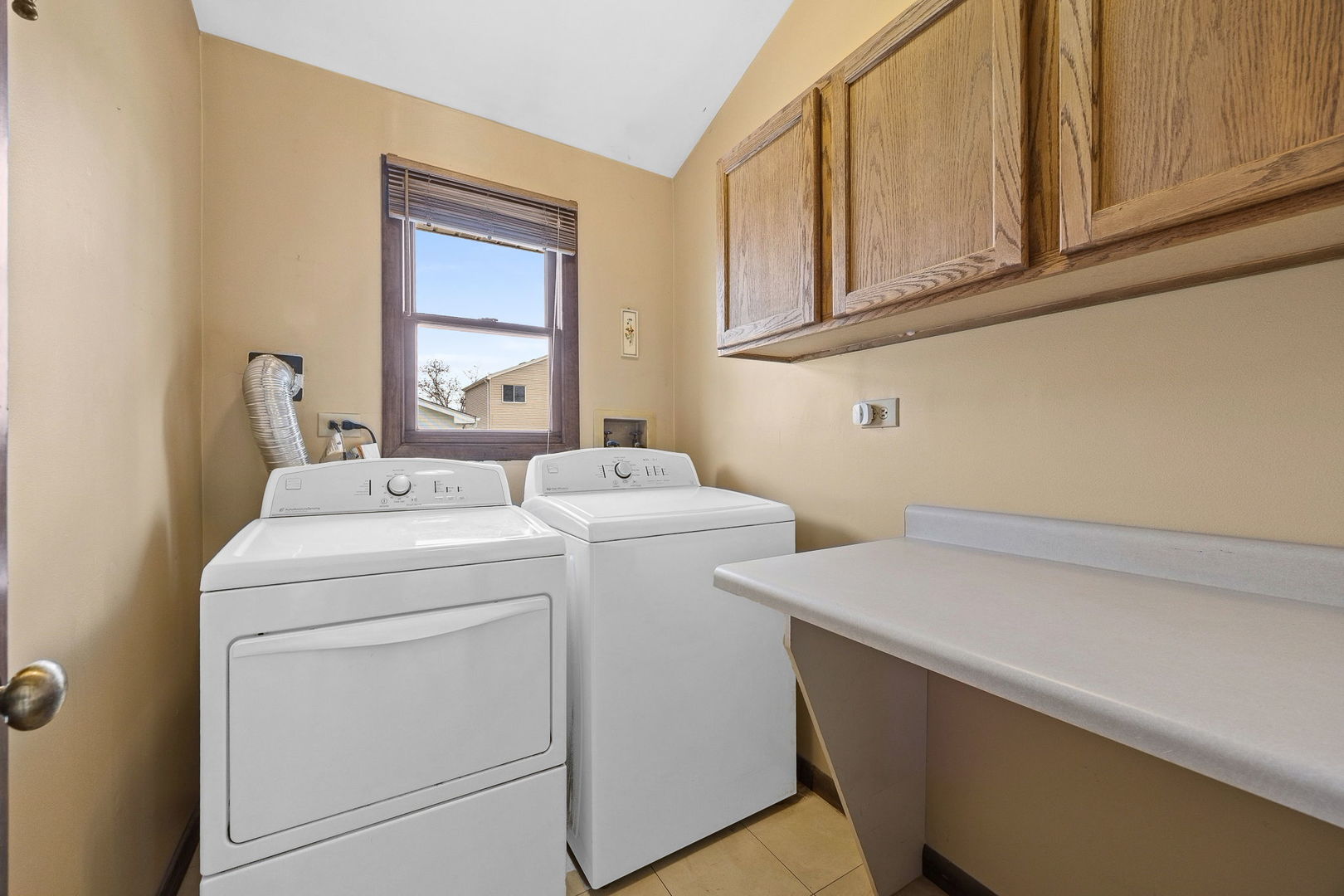 494 Flint Trail, Carol Stream, IL 60188