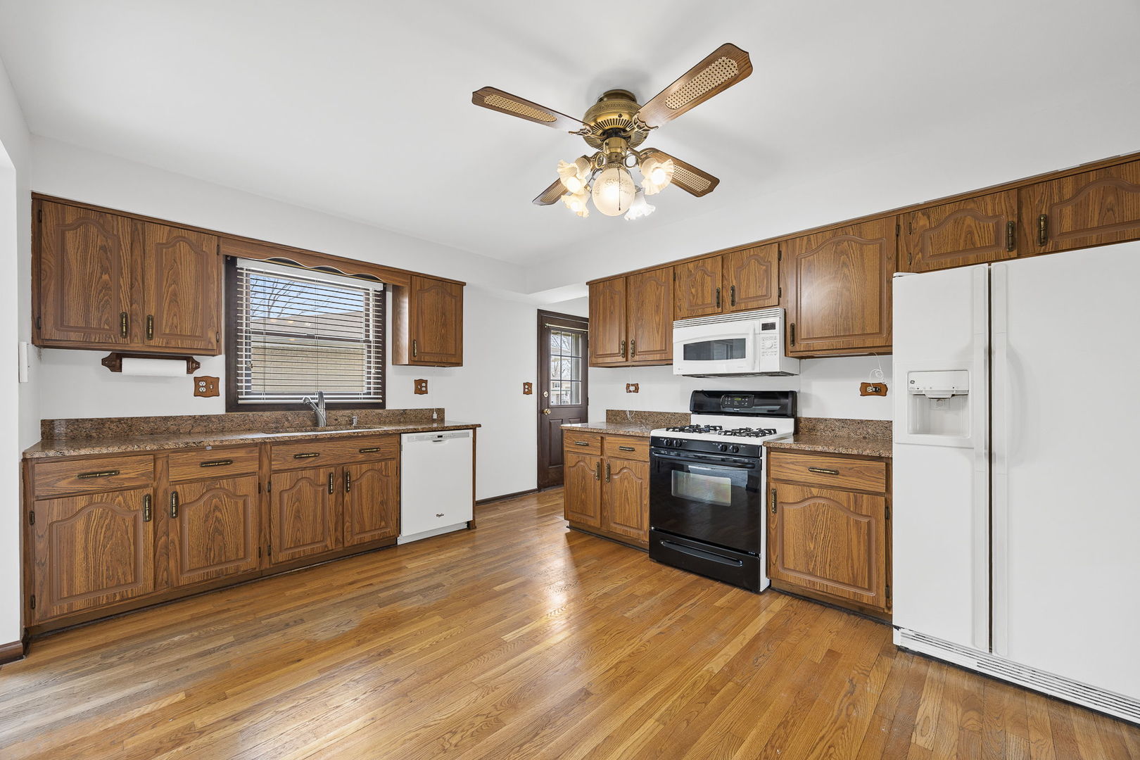 494 Flint Trail, Carol Stream, IL 60188