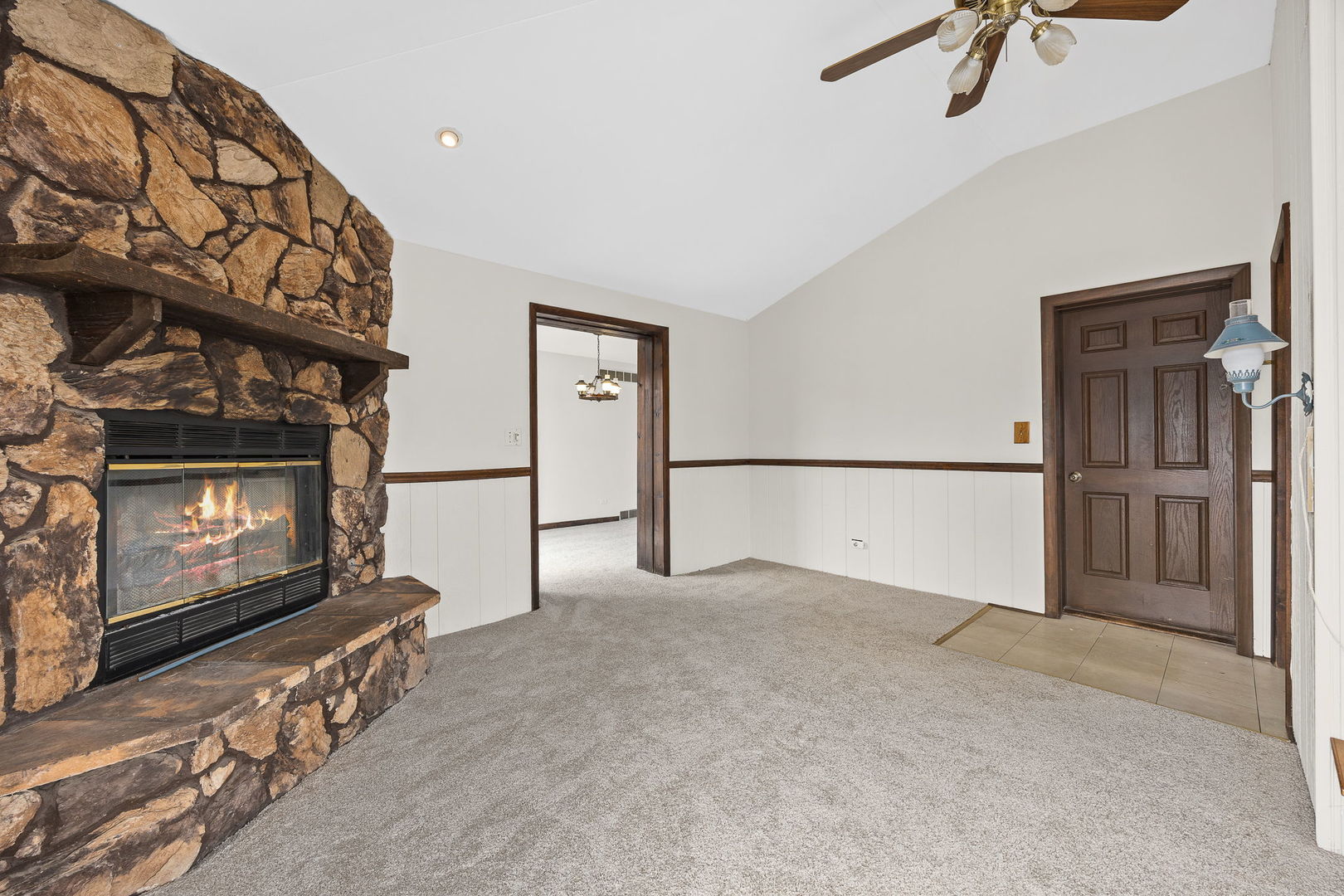 494 Flint Trail, Carol Stream, IL 60188