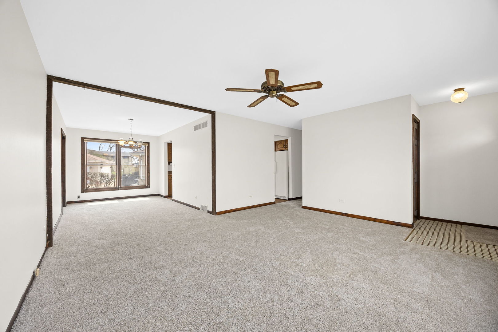 494 Flint Trail, Carol Stream, IL 60188