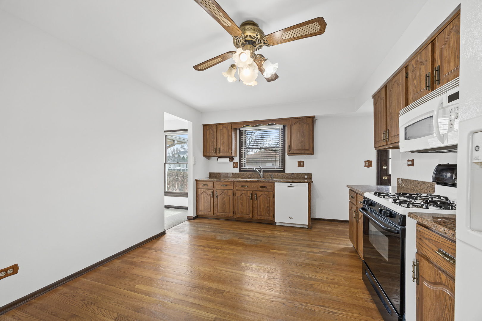 494 Flint Trail, Carol Stream, IL 60188