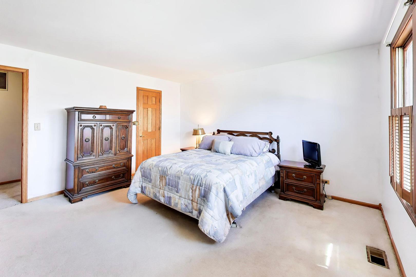 507 Ridgewood Lane, Buffalo Grove, IL 60089