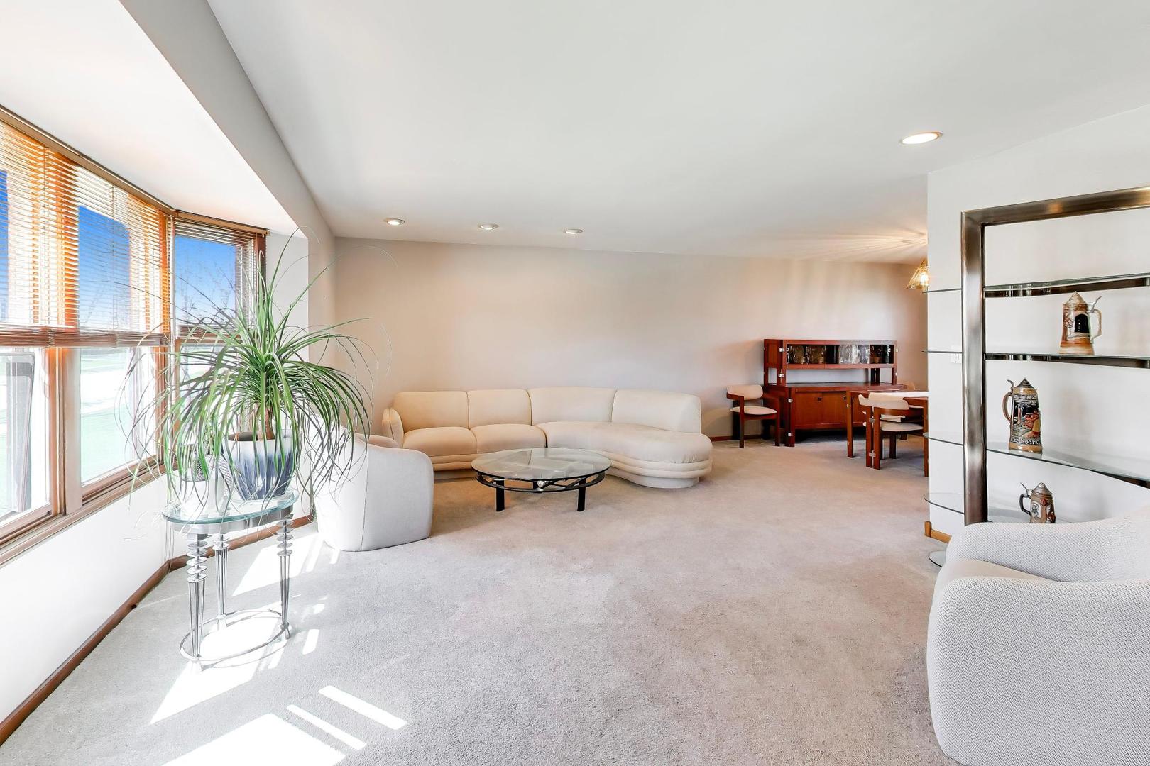 507 Ridgewood Lane, Buffalo Grove, IL 60089