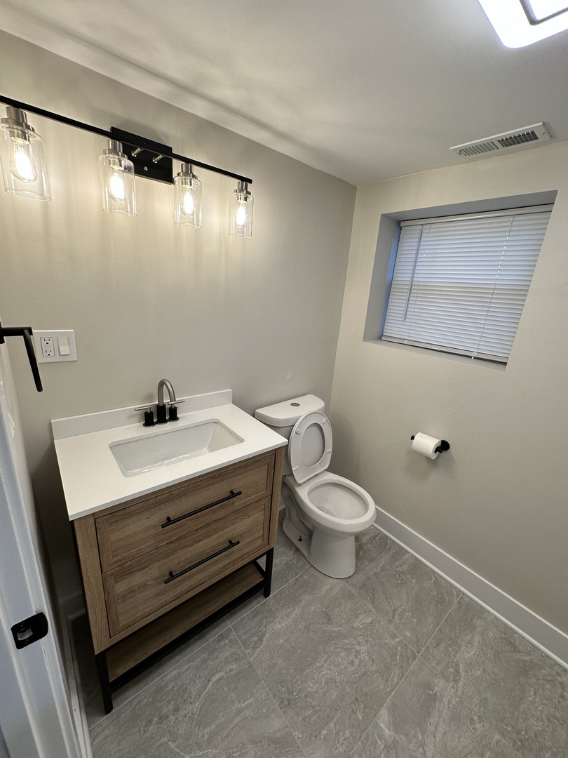 5200 W Winona Street #G, Chicago, IL 60630