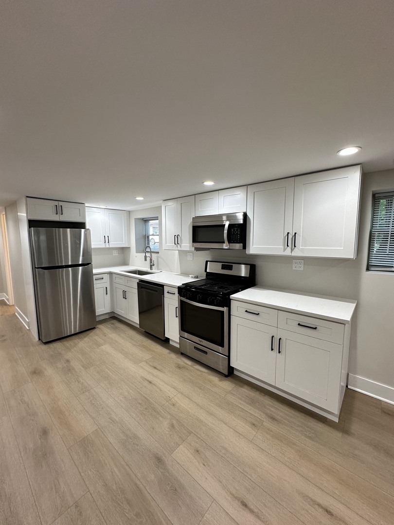 5200 W Winona Street #G, Chicago, IL 60630