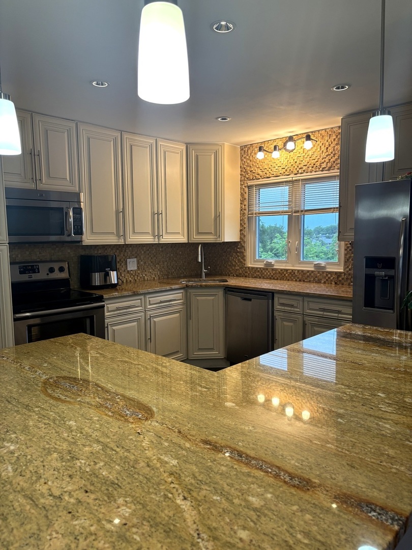 9332 Landings Lane #504, Des Plaines, IL 60016