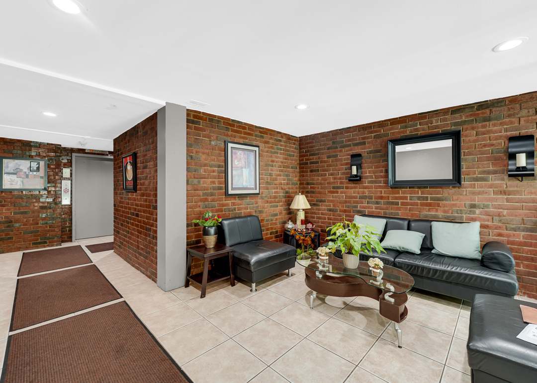 9332 Landings Lane #504, Des Plaines, IL 60016