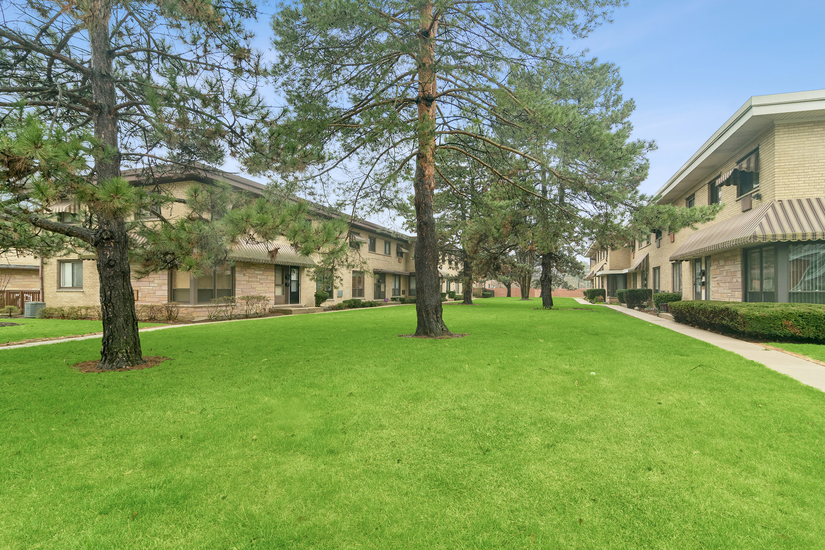 934 N Wheeling Road, Mount Prospect, IL 60056