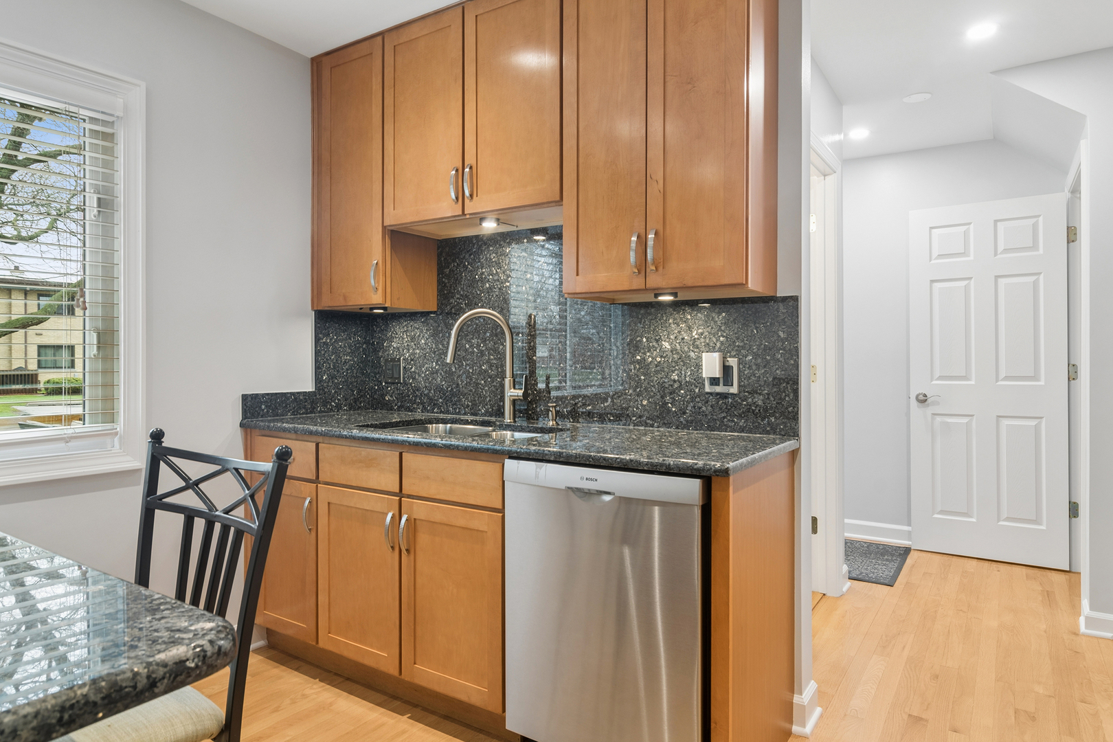 934 N Wheeling Road, Mount Prospect, IL 60056