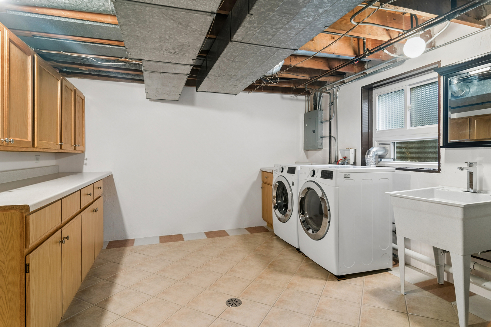 934 N Wheeling Road, Mount Prospect, IL 60056