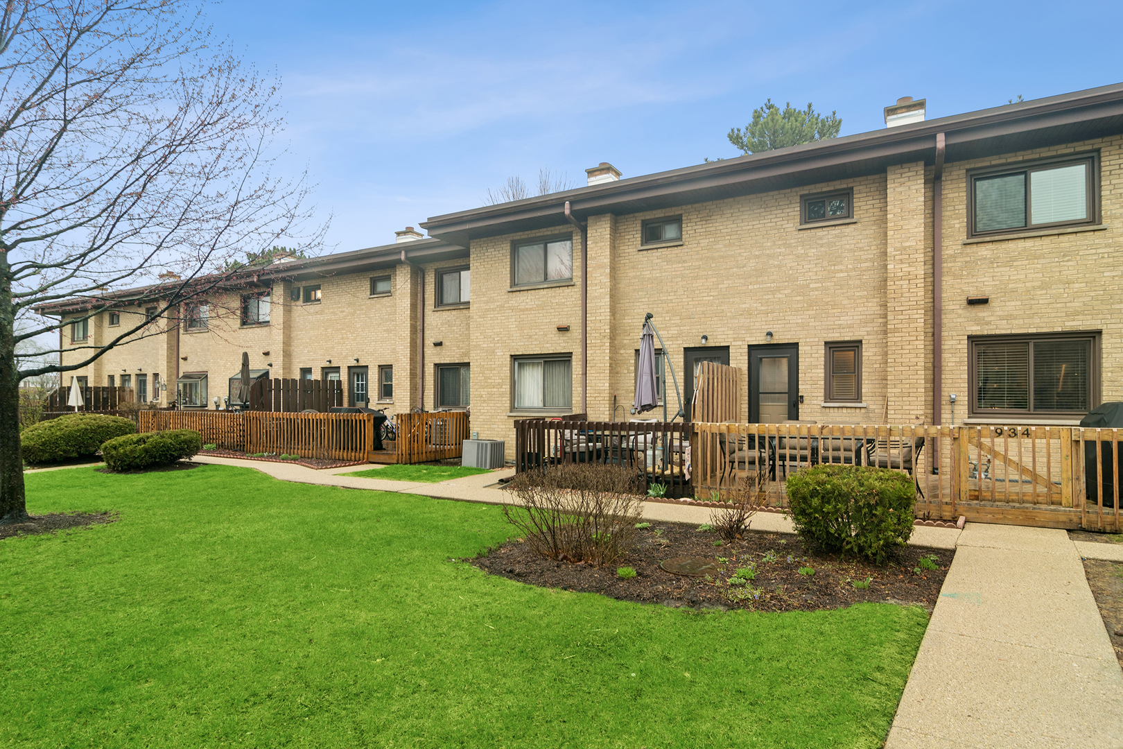 934 N Wheeling Road, Mount Prospect, IL 60056