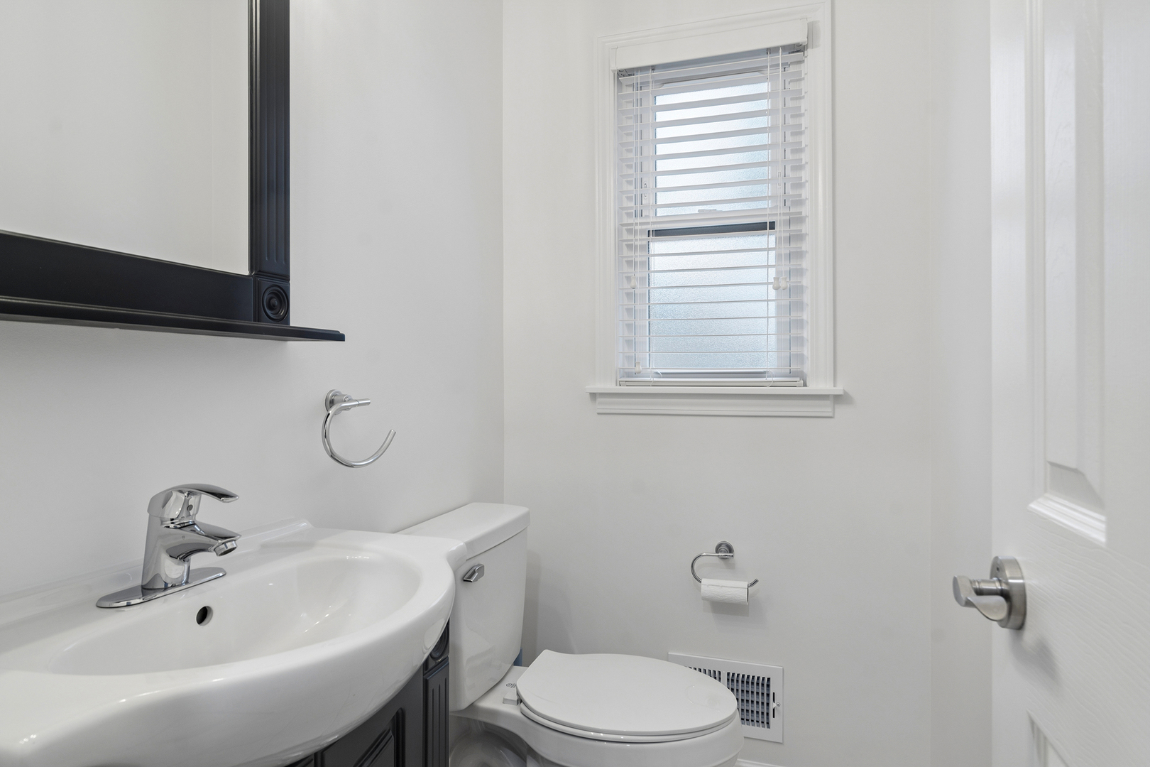 934 N Wheeling Road, Mount Prospect, IL 60056