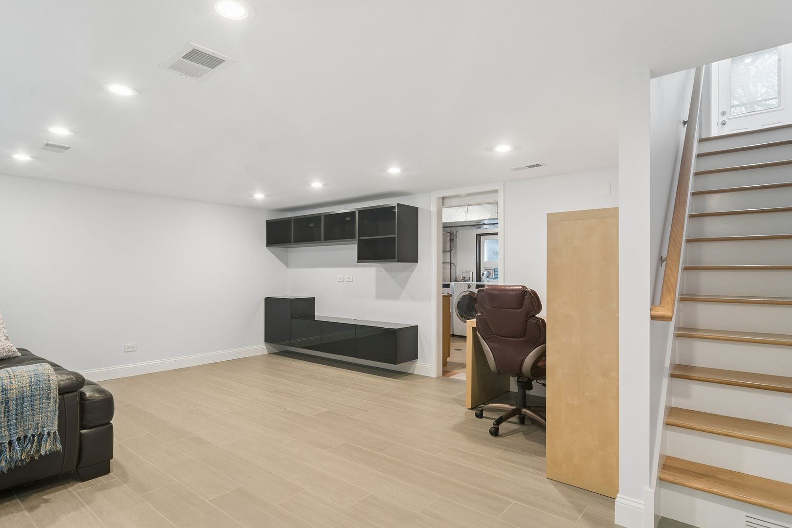 934 N Wheeling Road, Mount Prospect, IL 60056