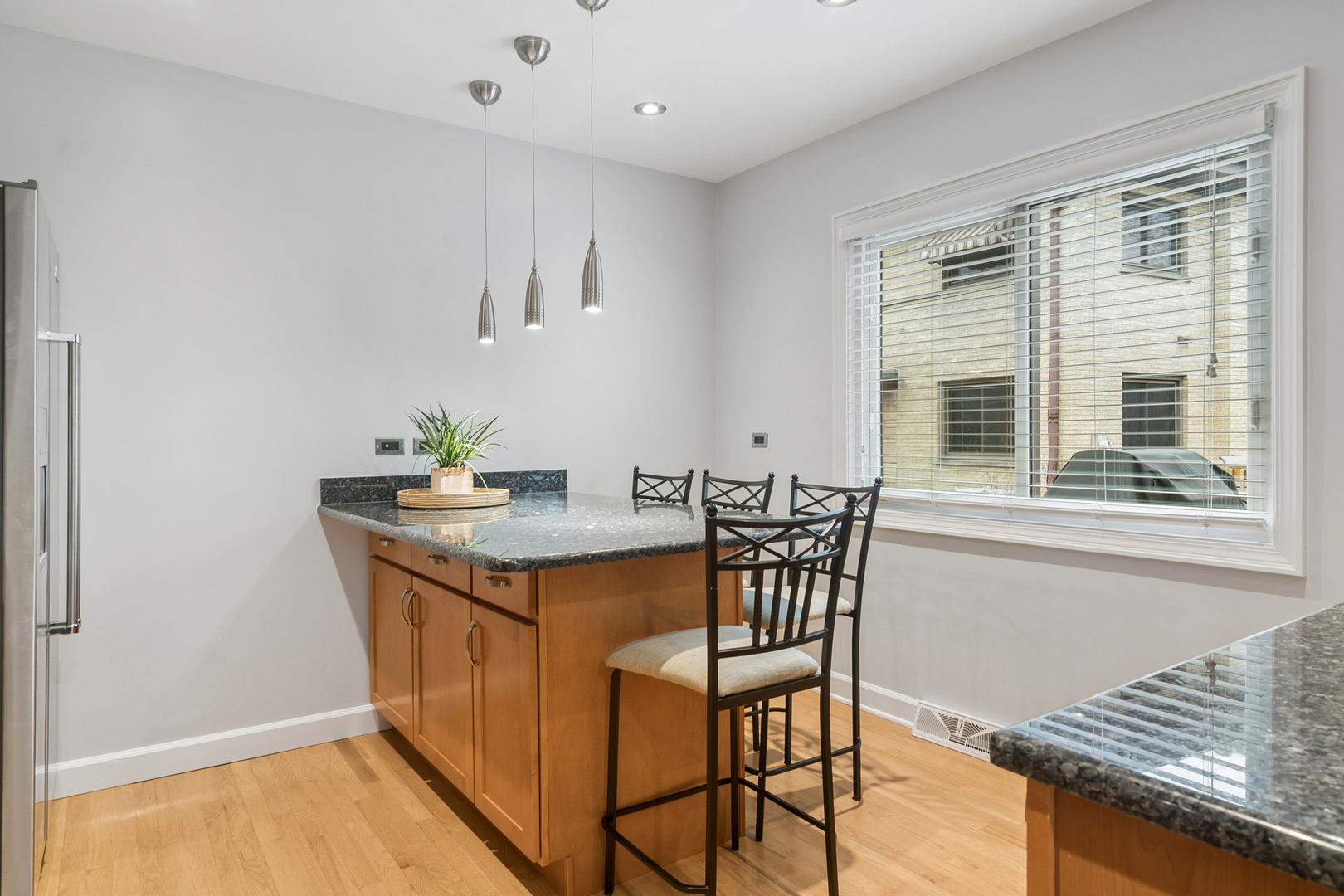 934 N Wheeling Road, Mount Prospect, IL 60056