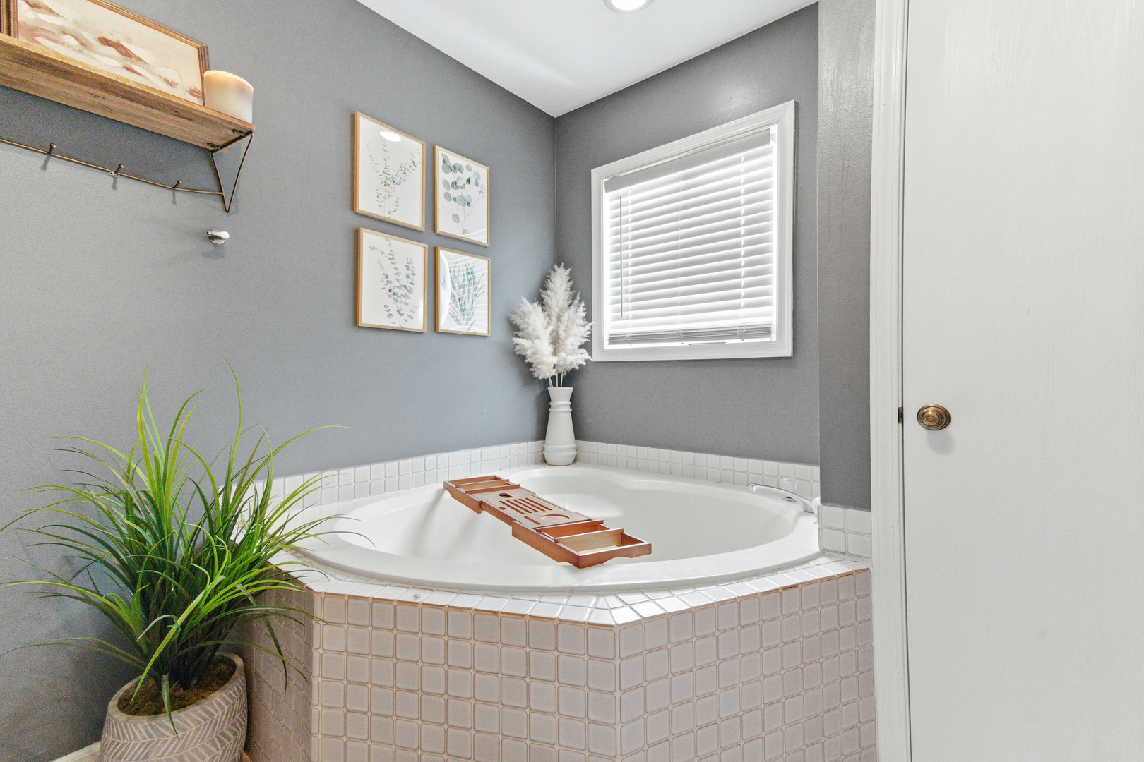 2001 Madison Avenue, Gurnee, IL 60031