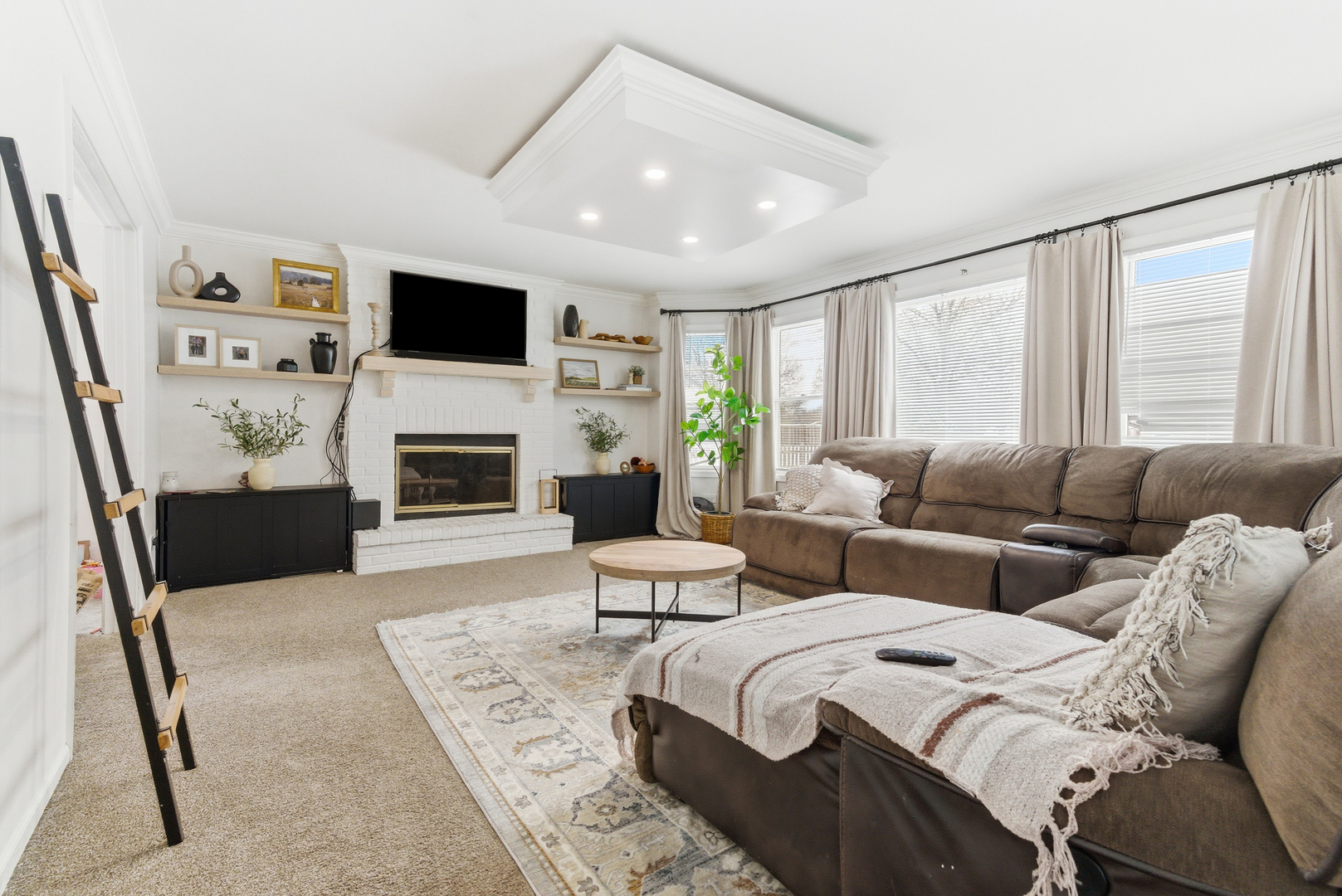 2001 Madison Avenue, Gurnee, IL 60031