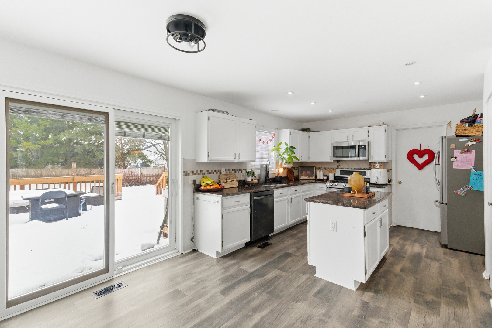 2001 Madison Avenue, Gurnee, IL 60031