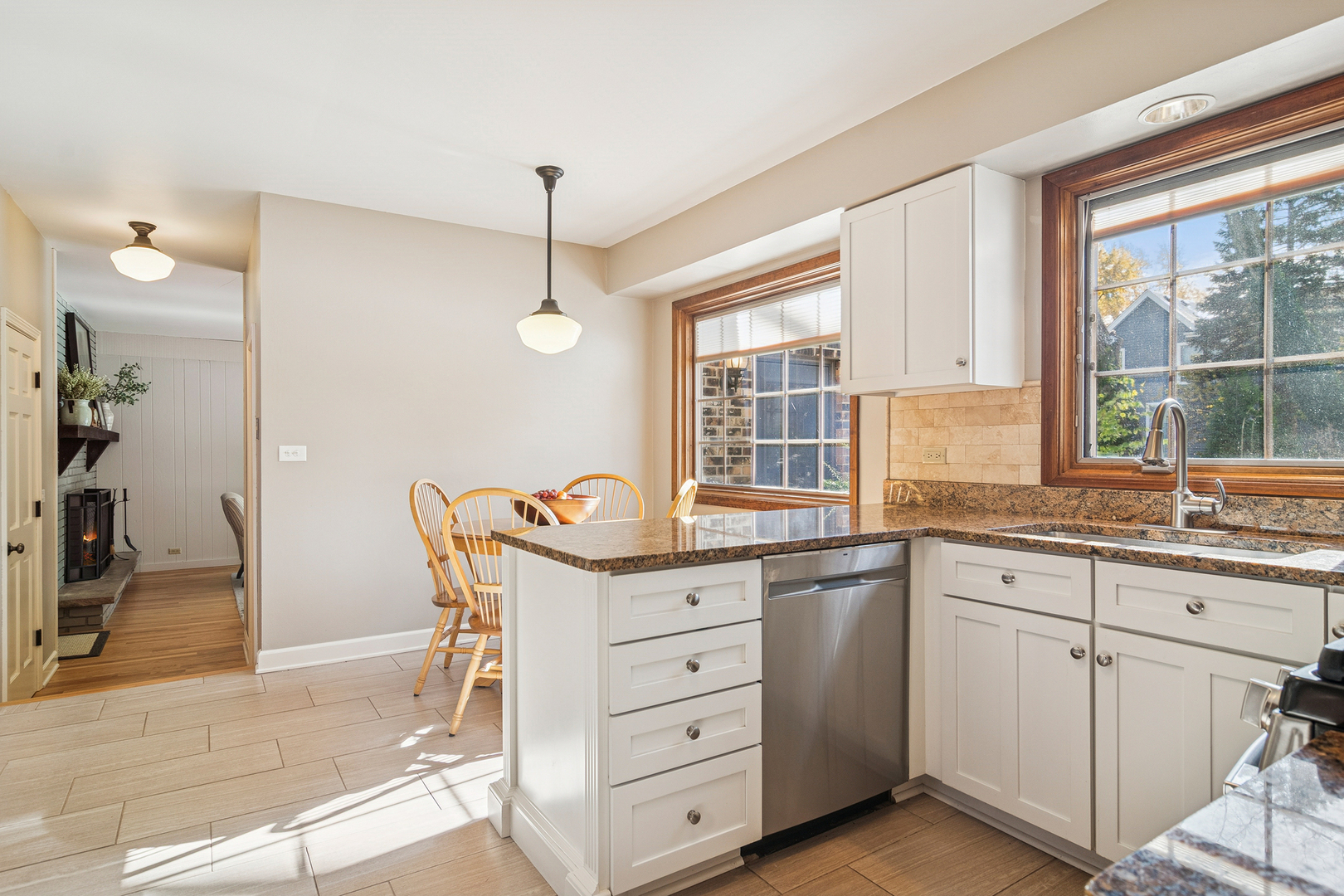 9 E Lillian Avenue, Arlington Heights, IL 60004