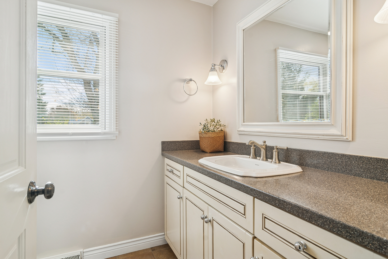 9 E Lillian Avenue, Arlington Heights, IL 60004